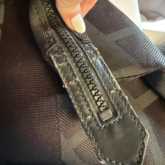 Burberry Fragrances Large Black Gray Checkered Duffle Overnight Weekend Bag Tote - Picture 5 of 13